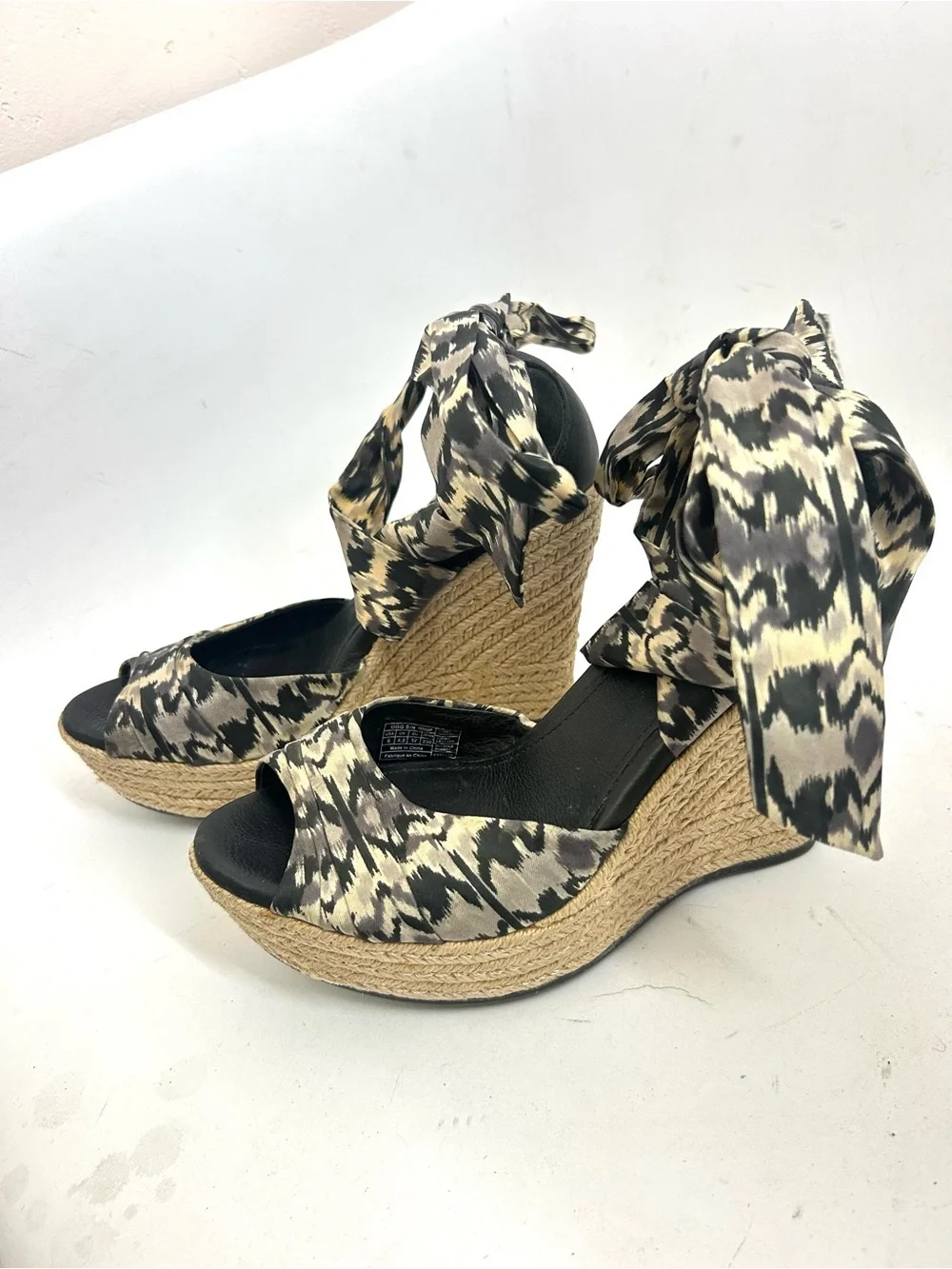 UGG Lucianna Espadrille Wedge Size 6 Platform Ankle Ties